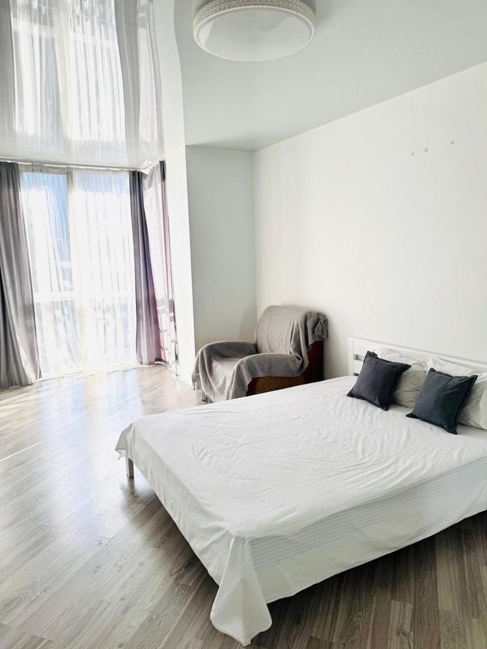 стрийська 45а жк леви міста автовокзал гашека наукова кінг кросс Apartment