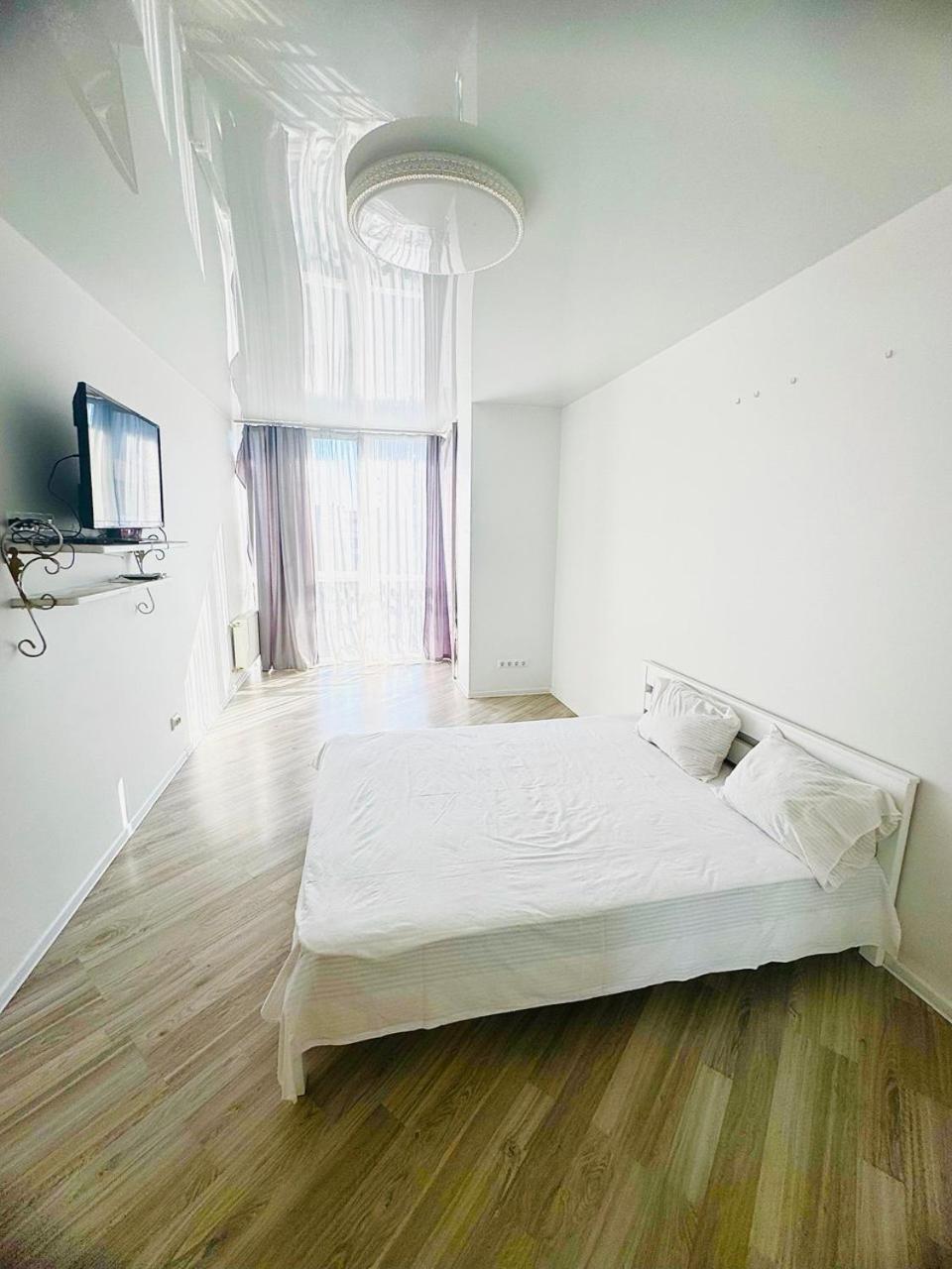 стрийська 45а жк леви міста автовокзал гашека наукова кінг кросс Apartment *